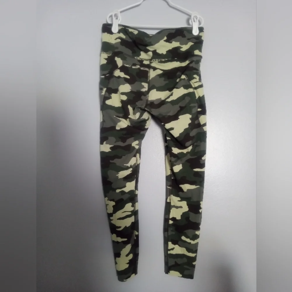 Lululemon Fast and Free High Rise Crop 23"
Heritage 365 Camo Crispin Green Multi - Picture 10 of 10